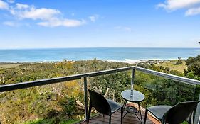 Chris'S Beacon Point Restaurant & Villas